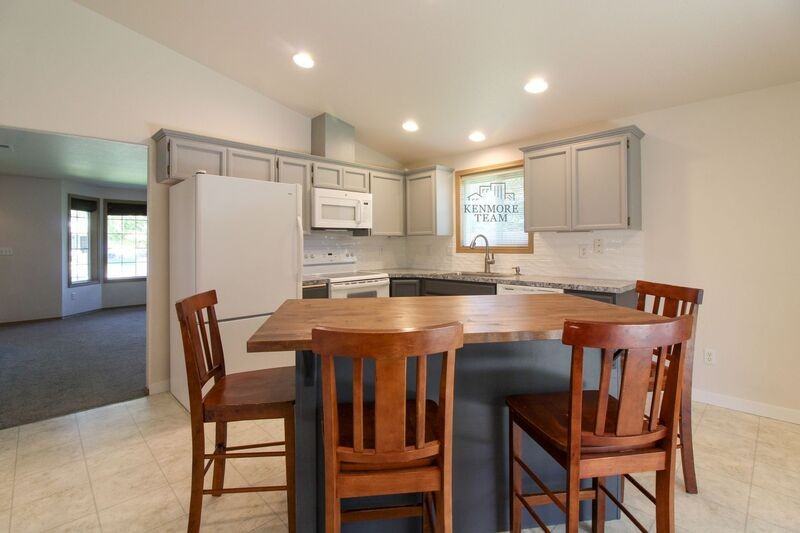 7712 Thetis Dr - Photo 2 of 11