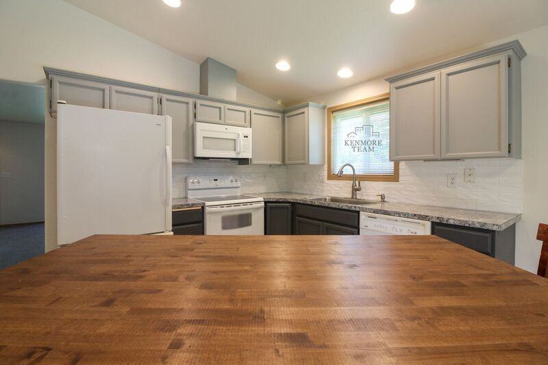 7712 Thetis Dr - Photo 3 of 11