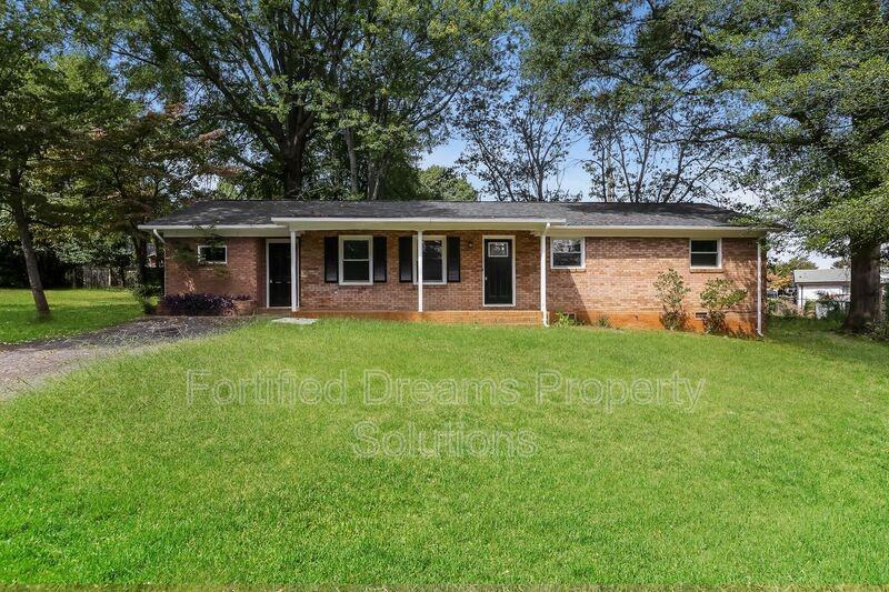 1141 Carolina Cir
