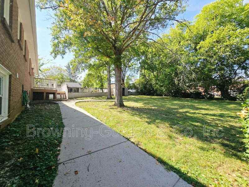 927 Neuhoff Ln - Photo 4 of 31