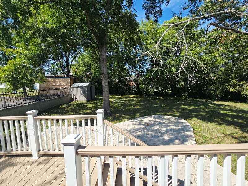 927 Neuhoff Ln - Photo 5 of 31