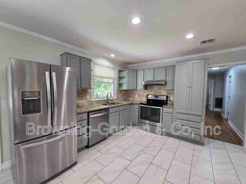 927 Neuhoff Ln - Photo 7 of 31