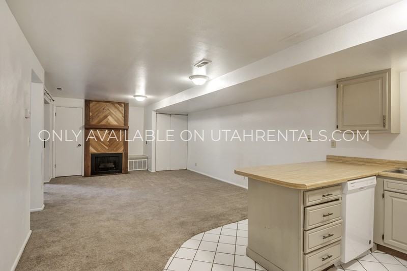 1760 Willowbrook Dr #LEFT - Photo 4 of 15