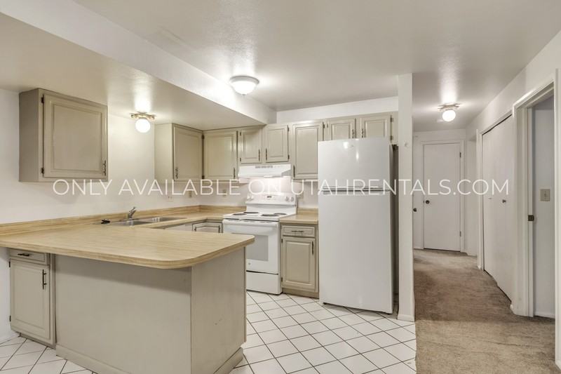 1760 Willowbrook Dr #LEFT - Photo 3 of 15
