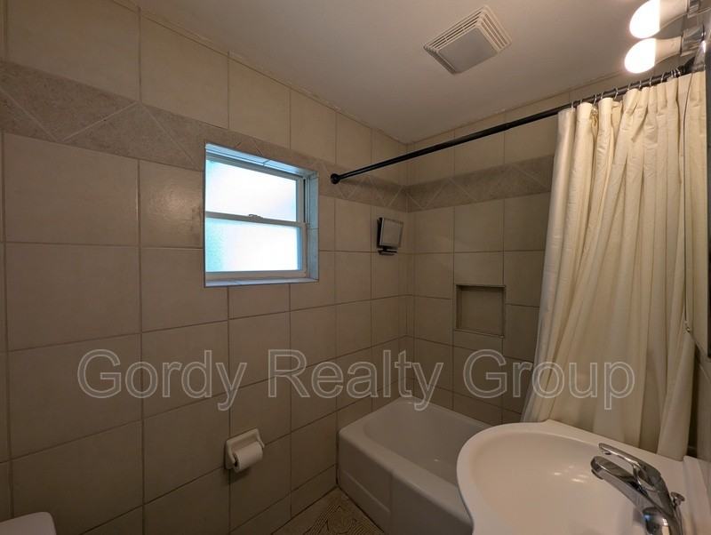 3037 Noland St - Photo 6 of 11