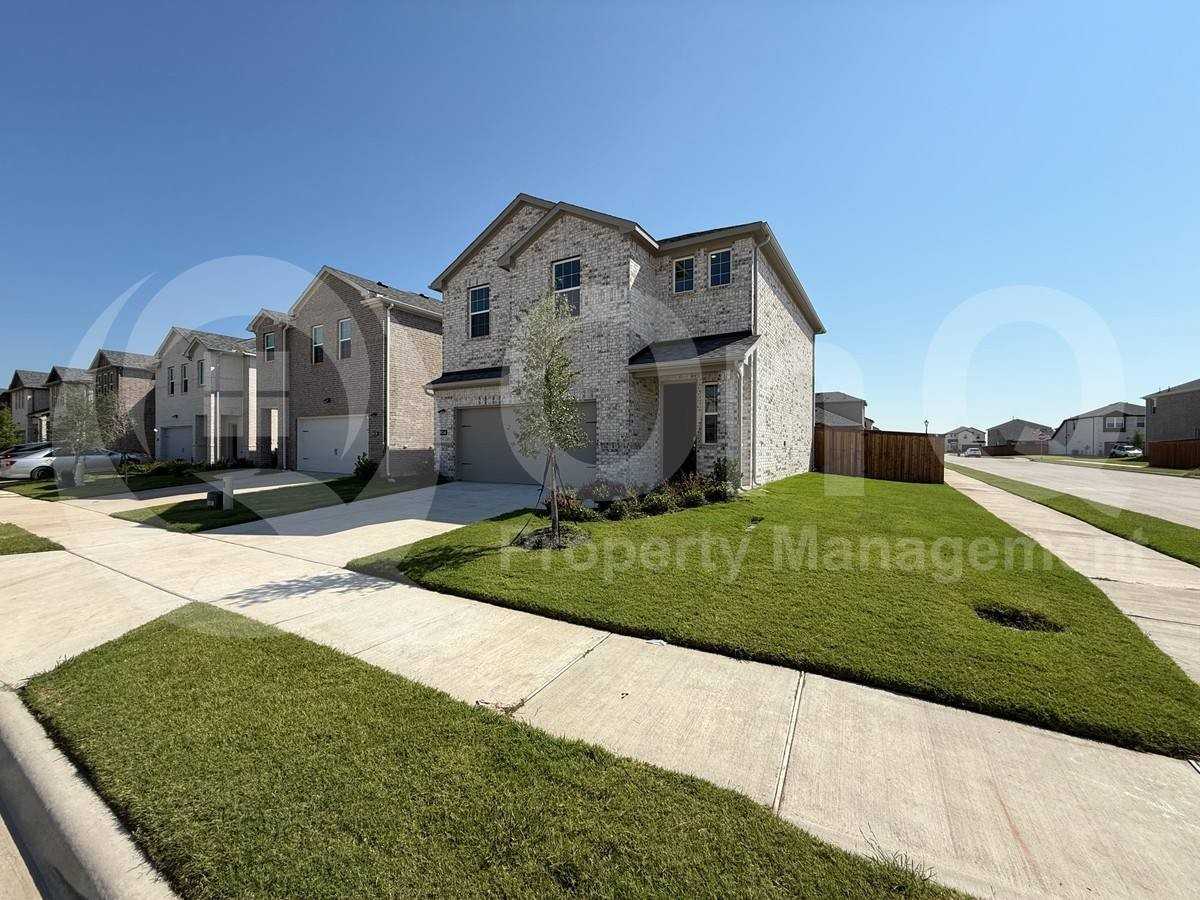 904 Santa Lucia Dr - Photo 3 of 10