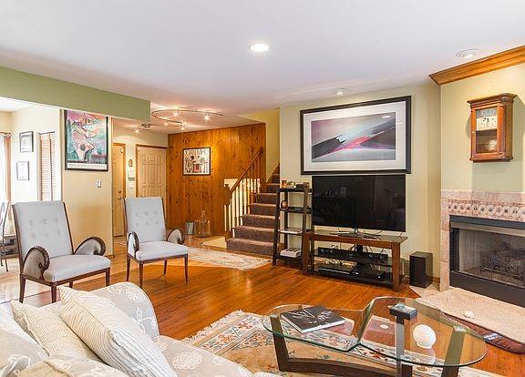 55 Joslyn Dr - Photo 3 of 12