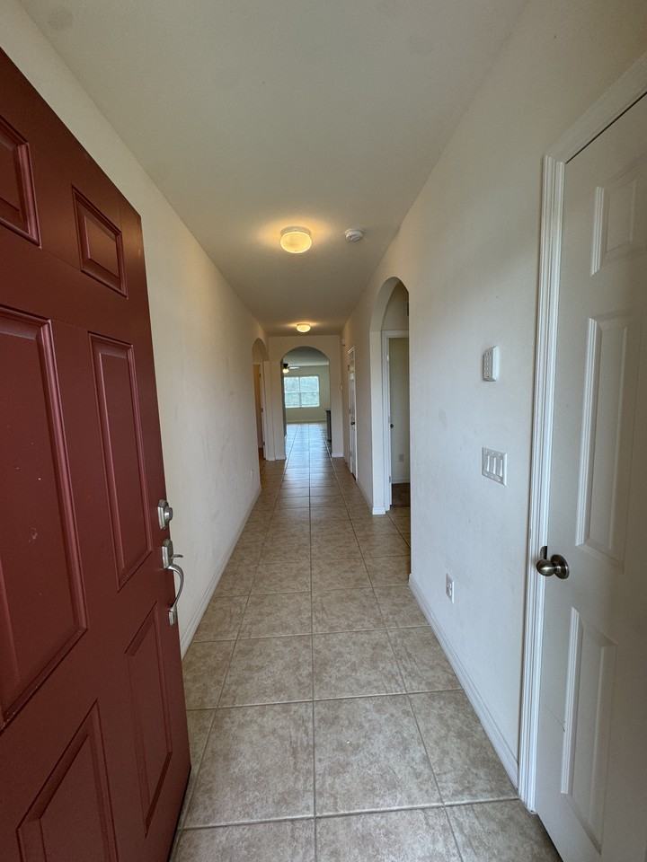 25501 Gorham Ln - Photo 3 of 26