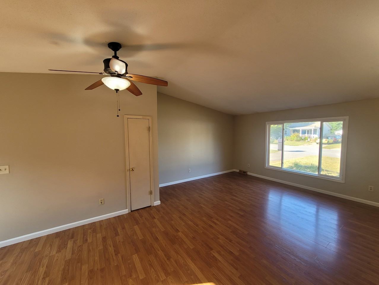 1840 Rowland Ave Se - Photo 3 of 18