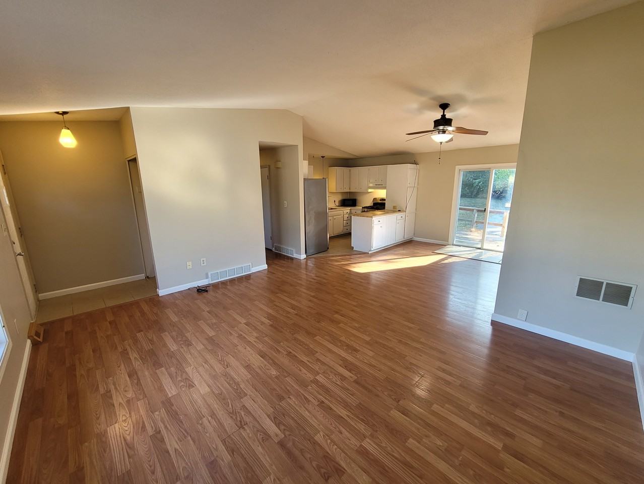 1840 Rowland Ave Se - Photo 4 of 18