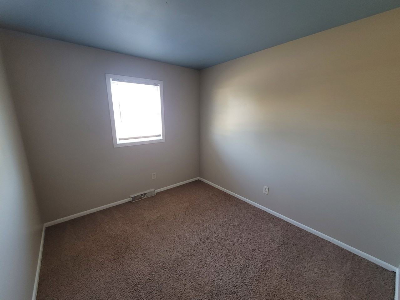 1840 Rowland Ave Se - Photo 6 of 18