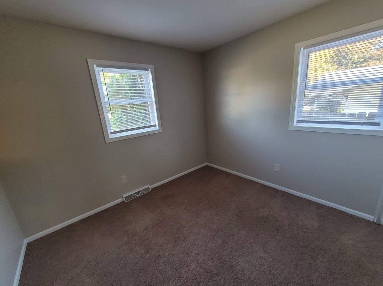 1840 Rowland Ave Se - Photo 7 of 18