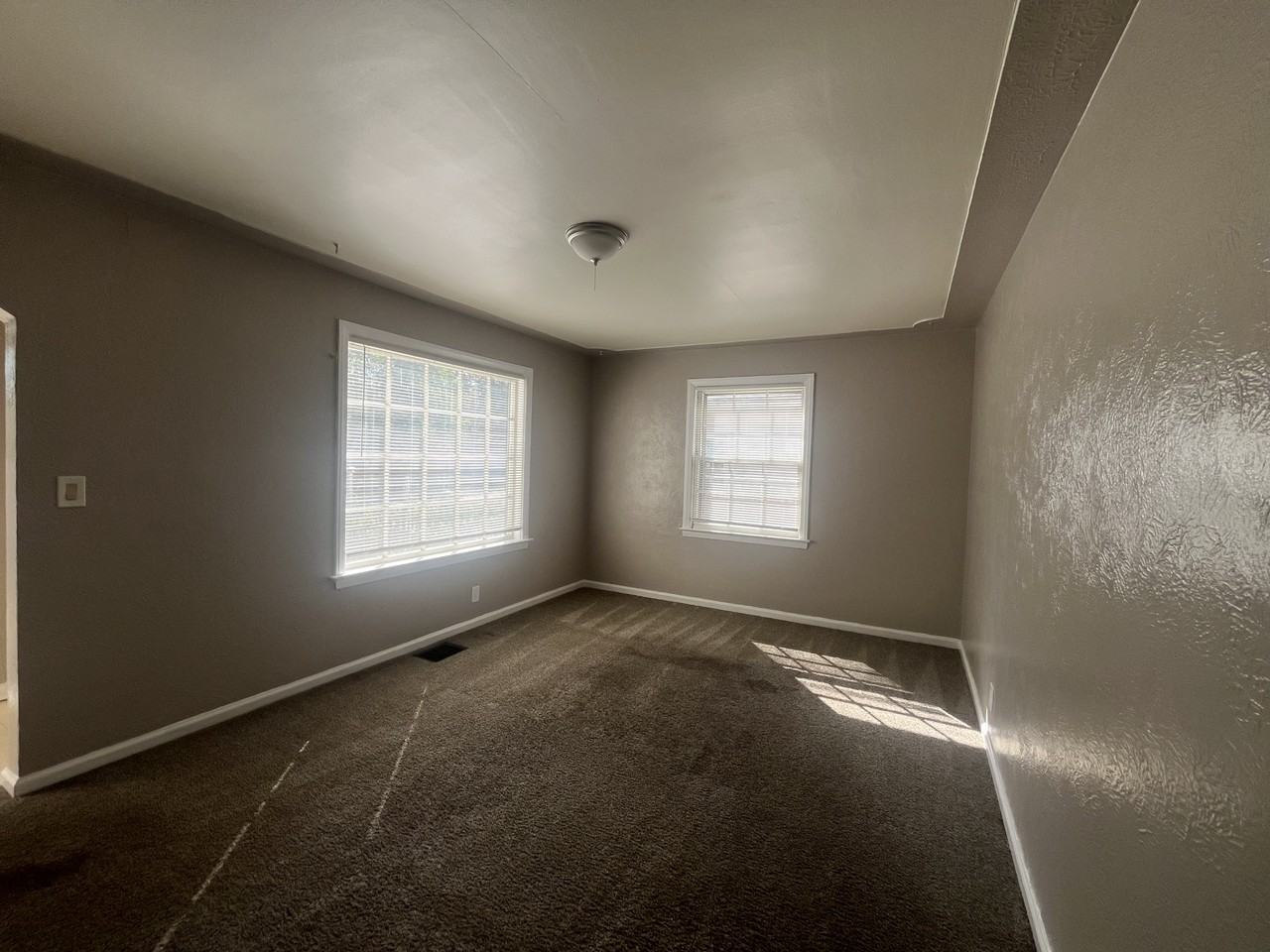 3033 Hoyt St - Photo 4 of 13
