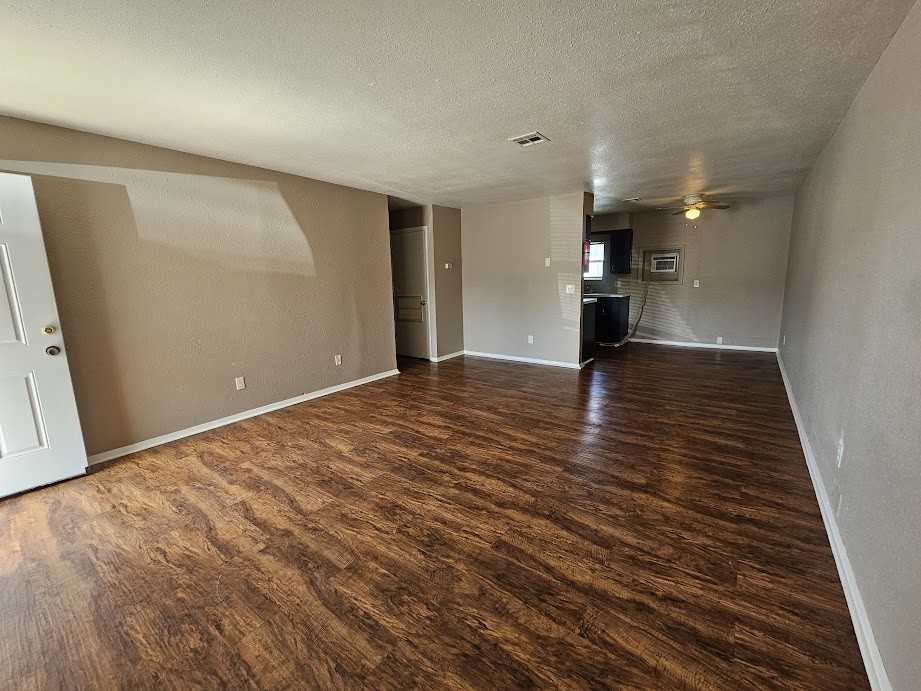 5801 Nw 33Rd St - Photo 5 of 9