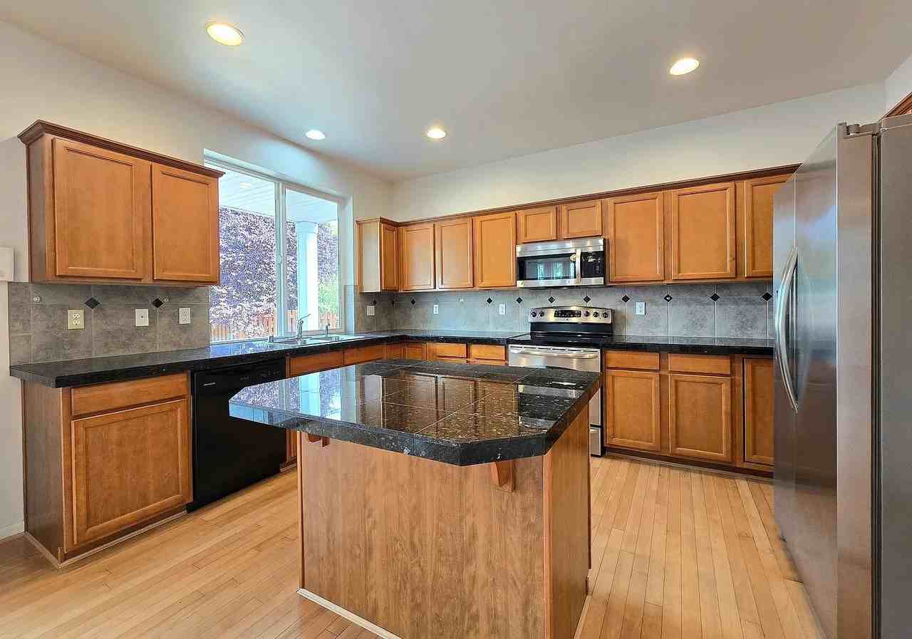 2203 84th Ave Ne - Photo 3 of 19