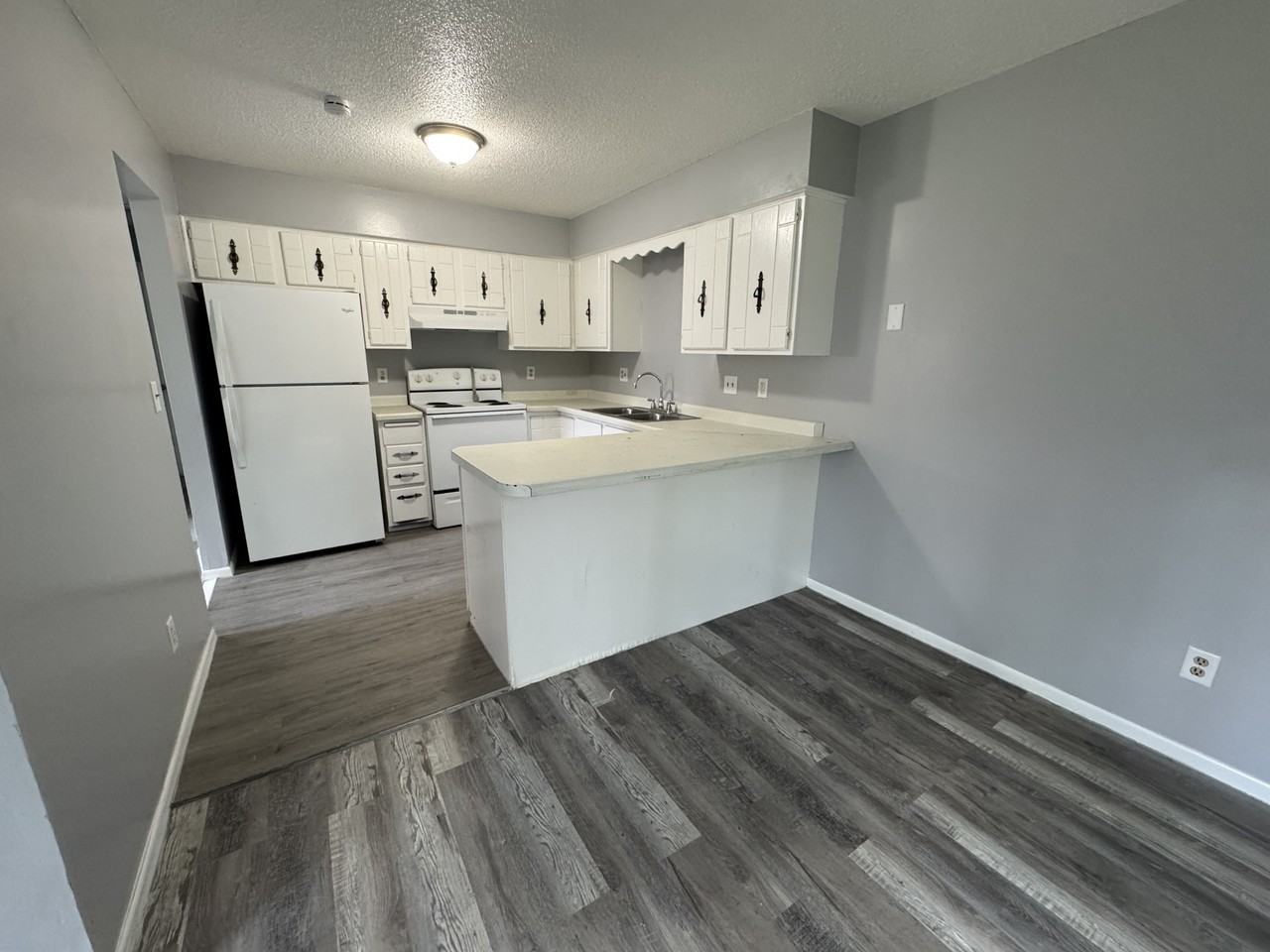 7916 Kyle Ave N - Photo 4 of 12