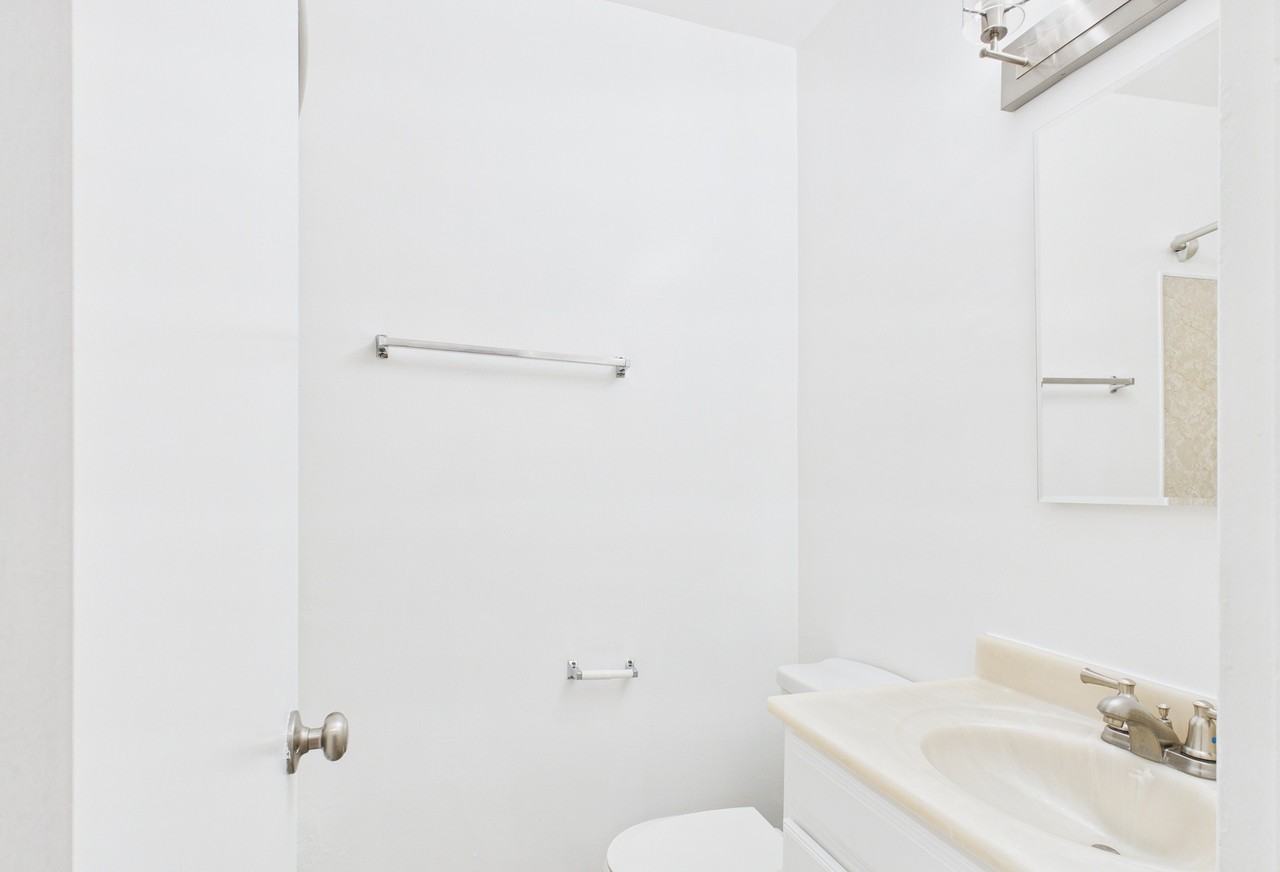 Buffalo Sherman Oaks Apartments - Photo 6 of 23