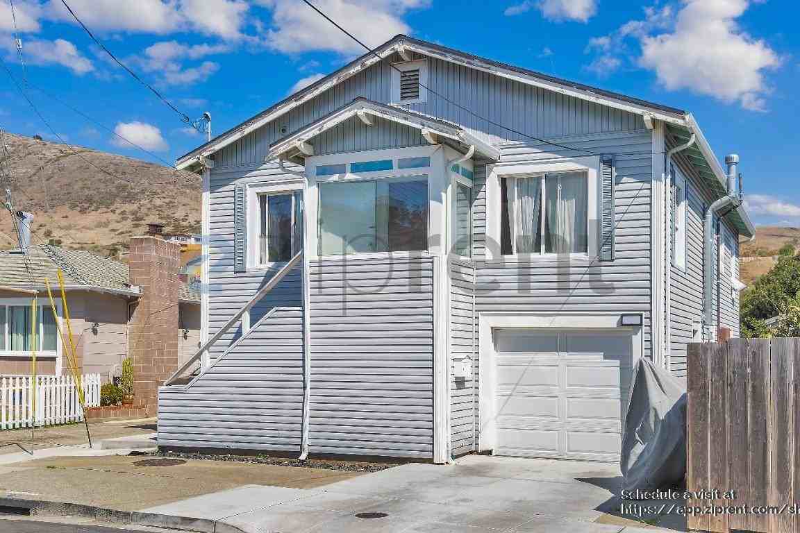 860 Olive Ave #B - Photo 2 of 17