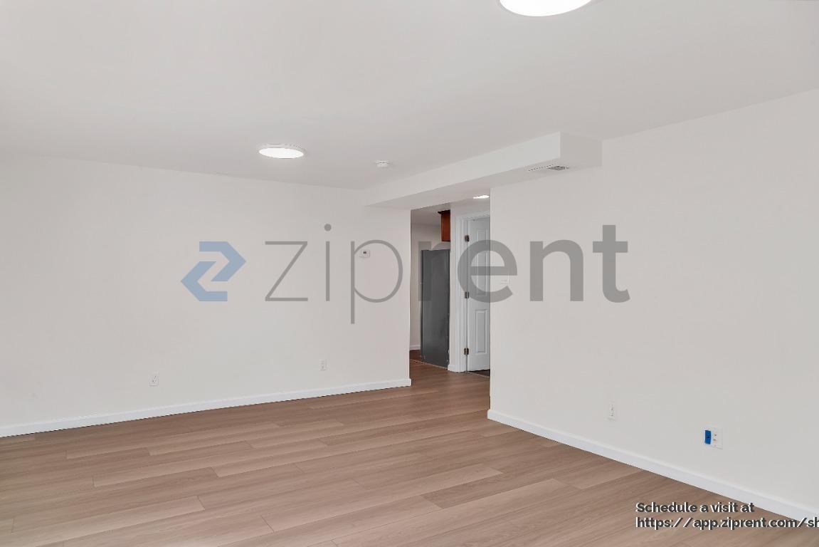 860 Olive Ave #B - Photo 3 of 17