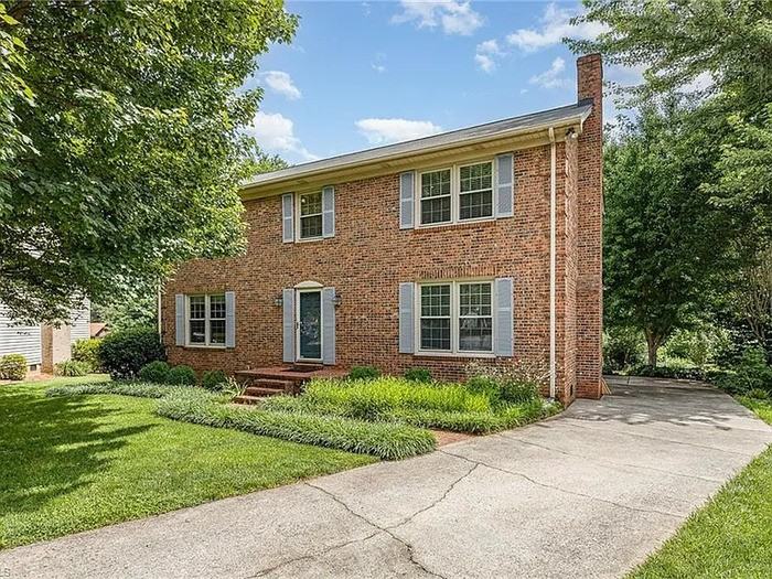 1601 Heraldry Ln - Photo 2 of 21