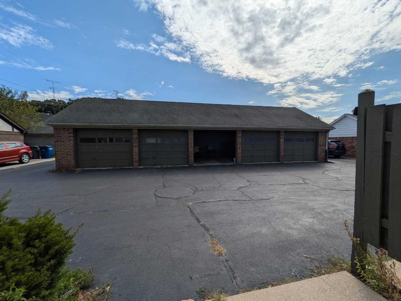 5435 Glenridge Dr - Photo 2 of 10