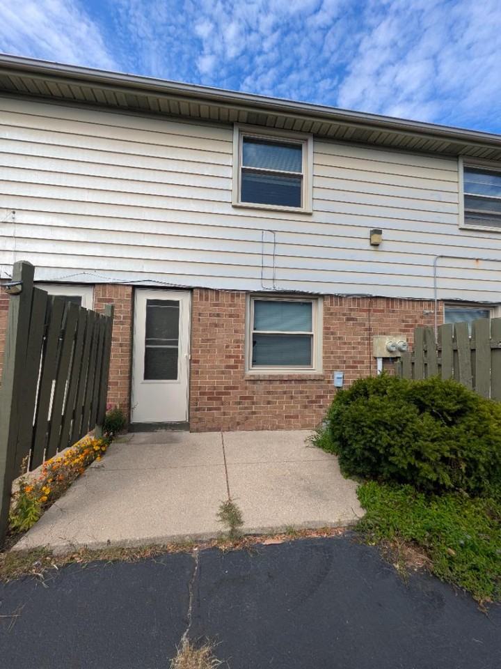 5435 Glenridge Dr - Photo 3 of 10