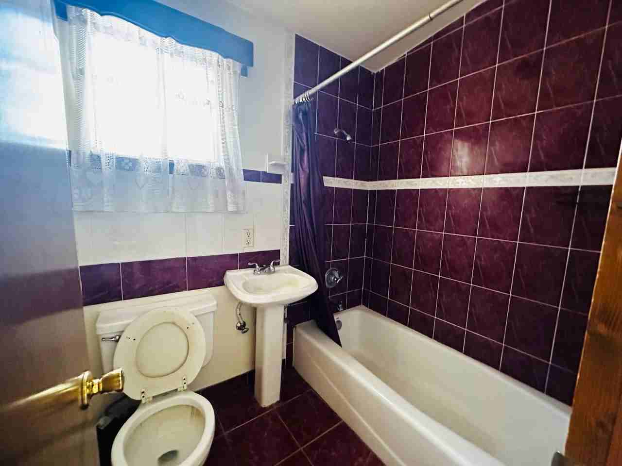 2221 Bassett Ave - Photo 5 of 10