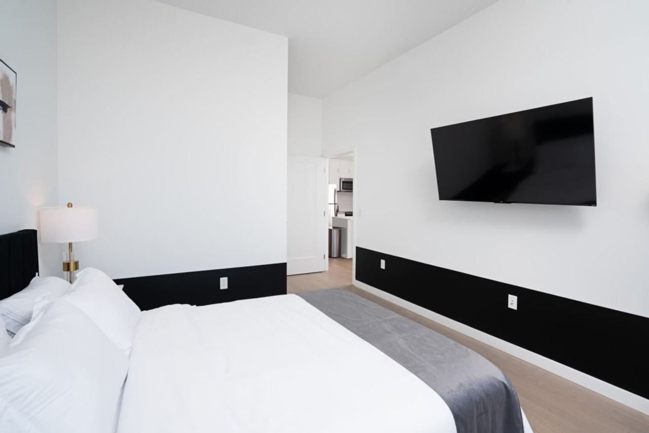 824 Monroe St #1240952P - Photo 7 of 19