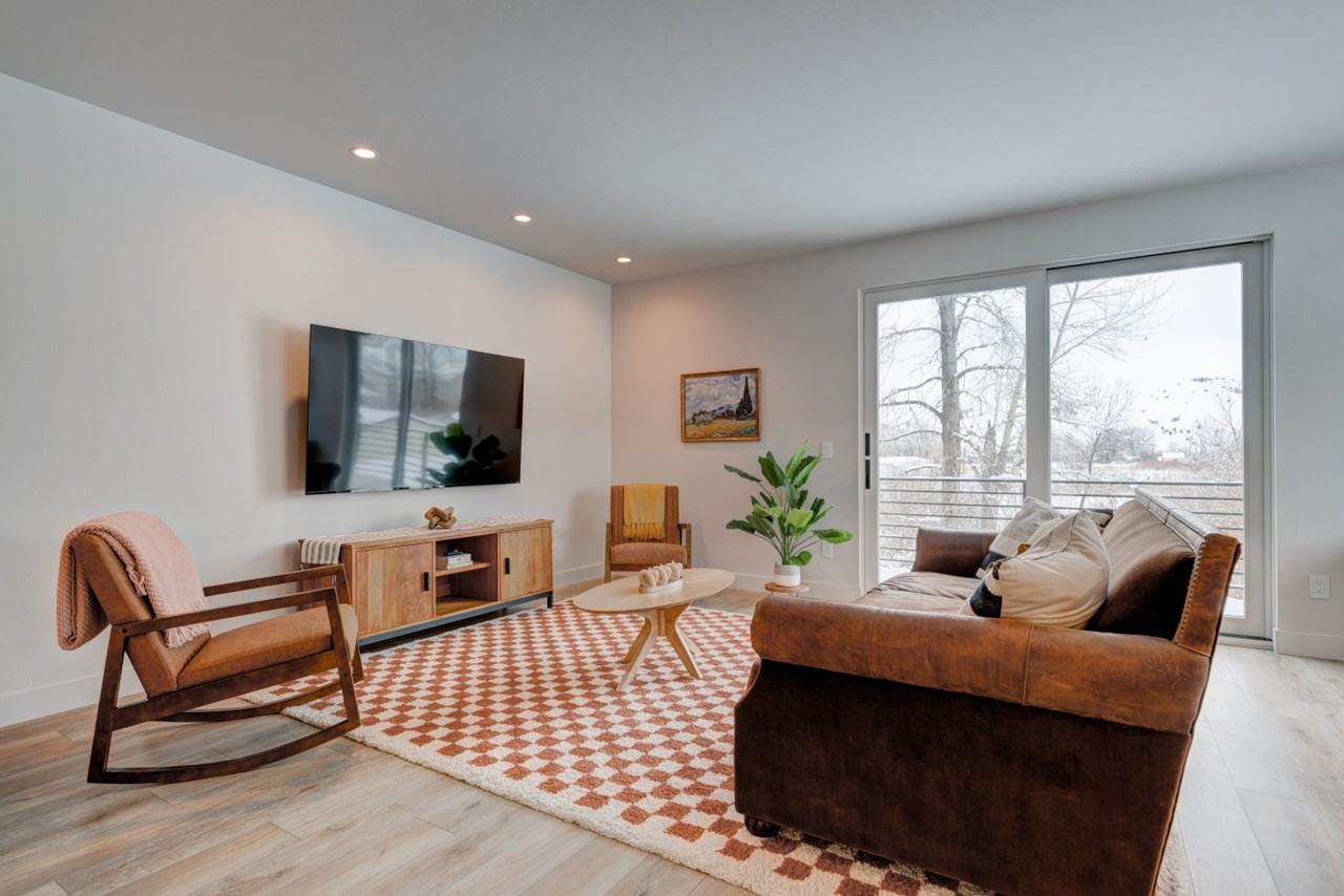 605 E Bryant St #1292391P - Photo 3 of 48