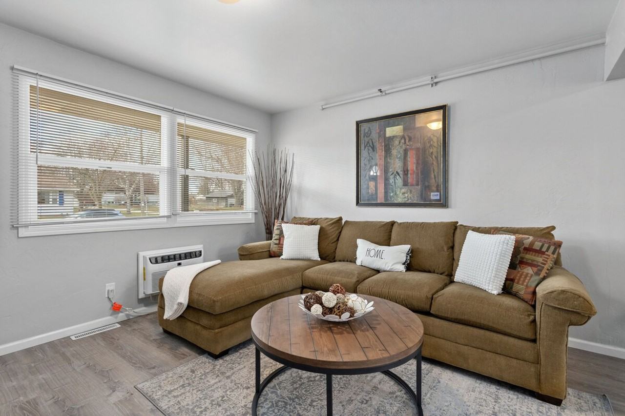 928 W Browning St #1296526P - Photo 2 of 18