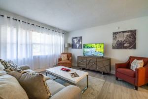 featured image of 208 Woodbine Ave