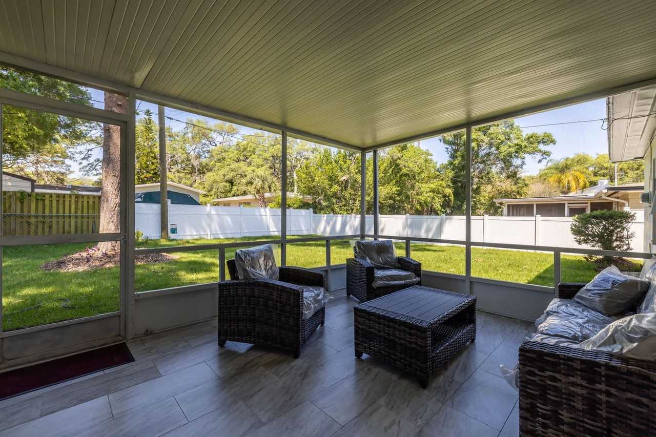 208 Woodbine Ave #1296504P - Photo 3 of 22