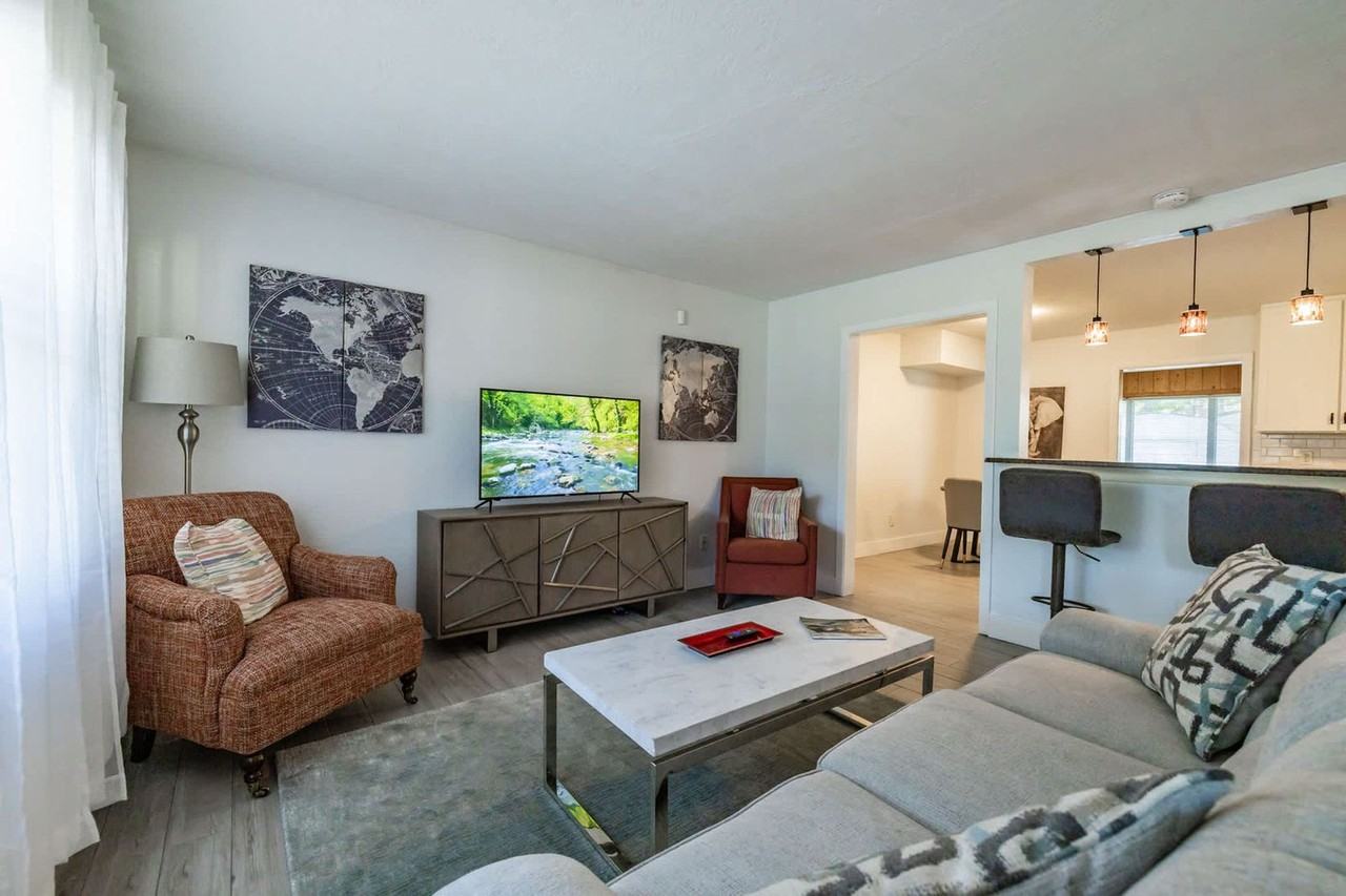 208 Woodbine Ave #1296504P - Photo 6 of 22