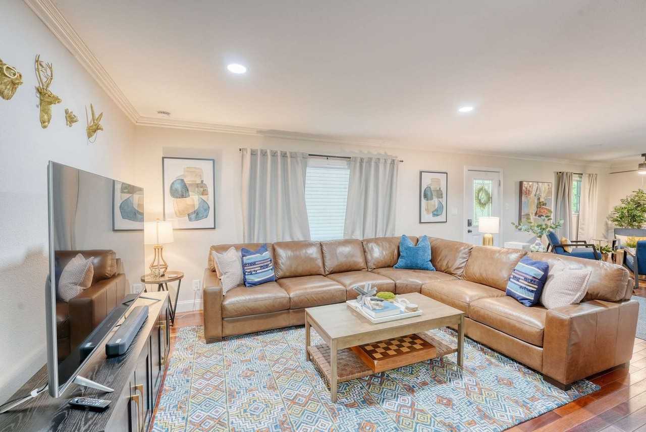 20891 Lakeshore Dr #1297043P - Photo 5 of 41