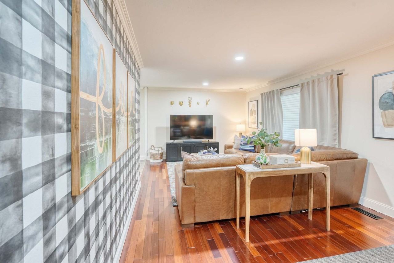 20891 Lakeshore Dr #1297043P - Photo 6 of 41