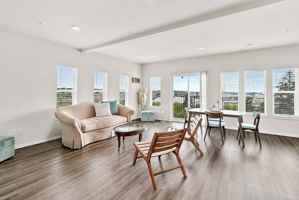 featured image of 704 E Wright Ave