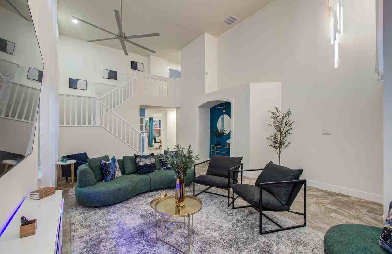 35 Alden Glen Dr #1298276P - Photo 2 of 48