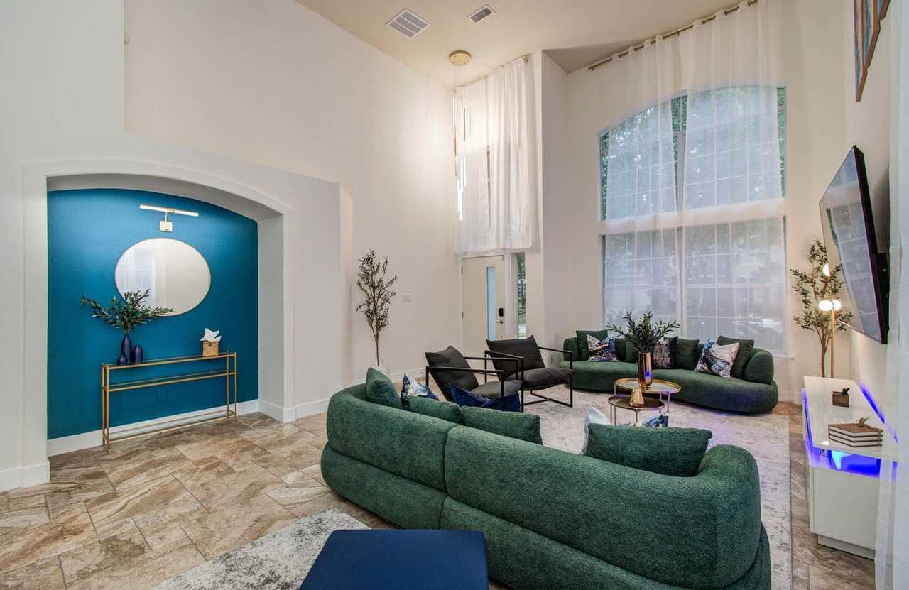 35 Alden Glen Dr #1298276P - Photo 3 of 48