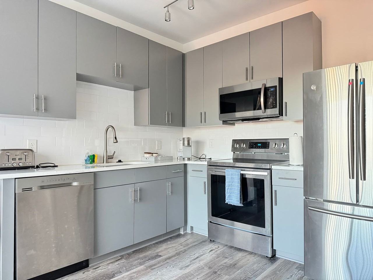 542 Boulevard Northeast - Photo 2 of 76