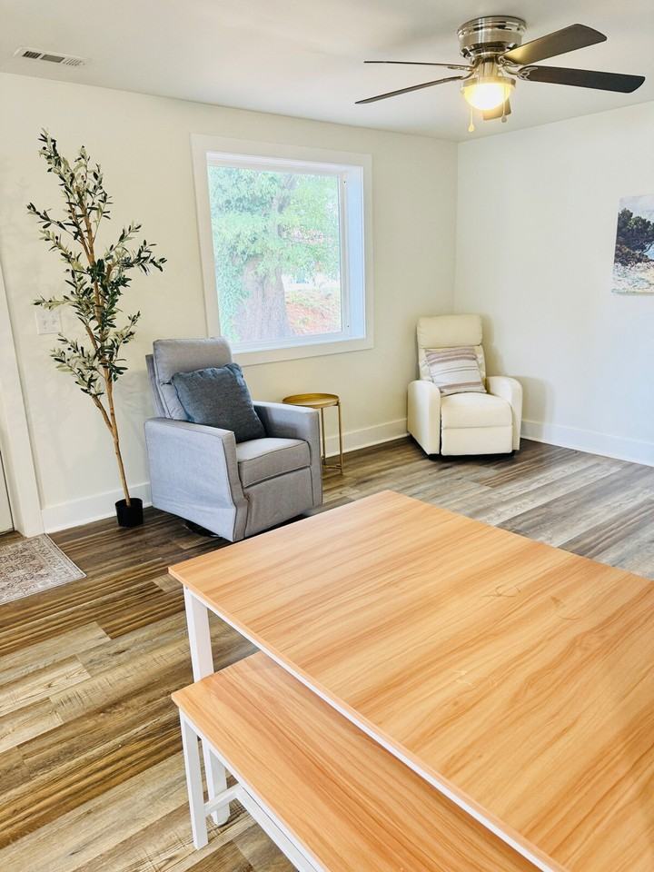 104 Smythe St #1234781P - Photo 3 of 20