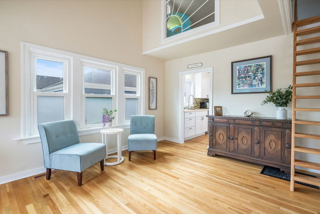 4045 45th Ave Sw #1299301P - Photo 2 of 33