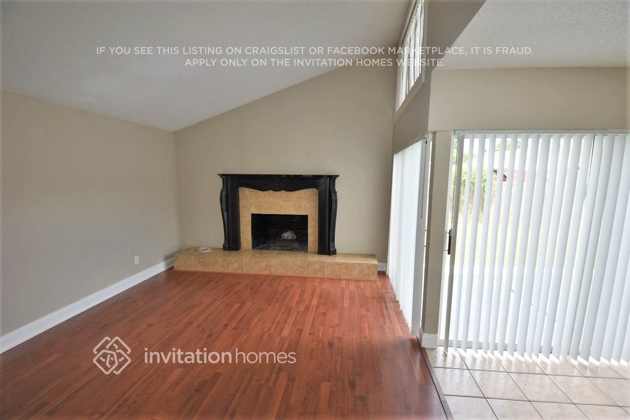 10305 Fernbrook Ln - Photo 3 of 18