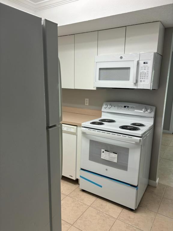 3913 Mission Dr - Photo 2 of 15