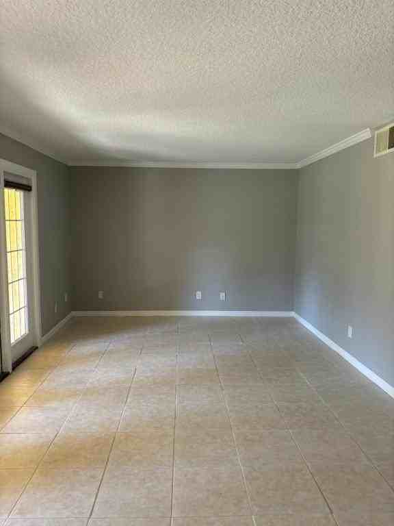 3913 Mission Dr - Photo 6 of 15