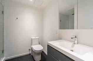869 Av Viger E - Photo 1 of 1