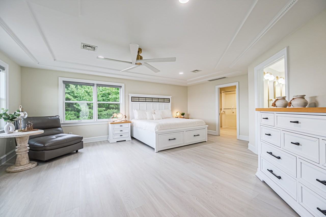 1303 Riverside Dr - Photo 3 of 26