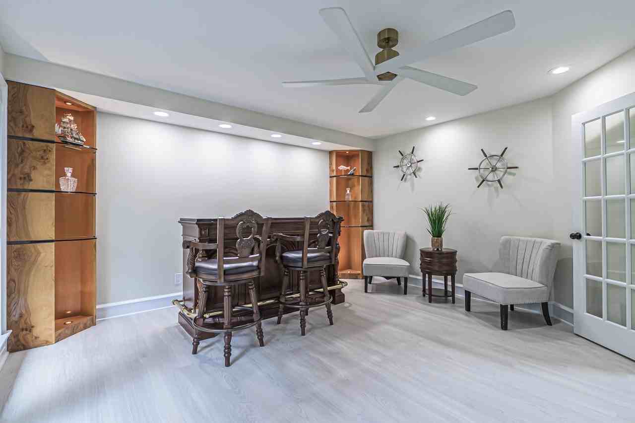 1303 Riverside Dr - Photo 4 of 26