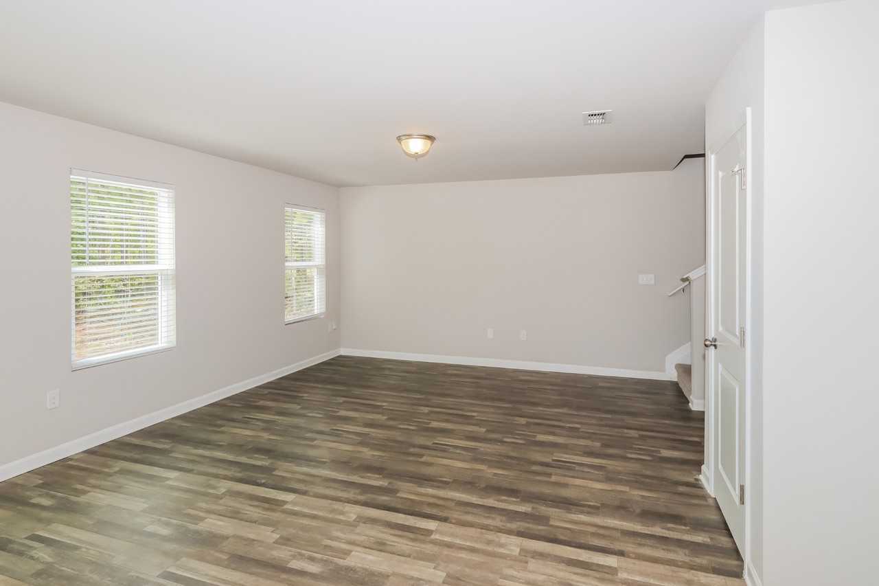 1633 Pauli Dr - Photo 2 of 16