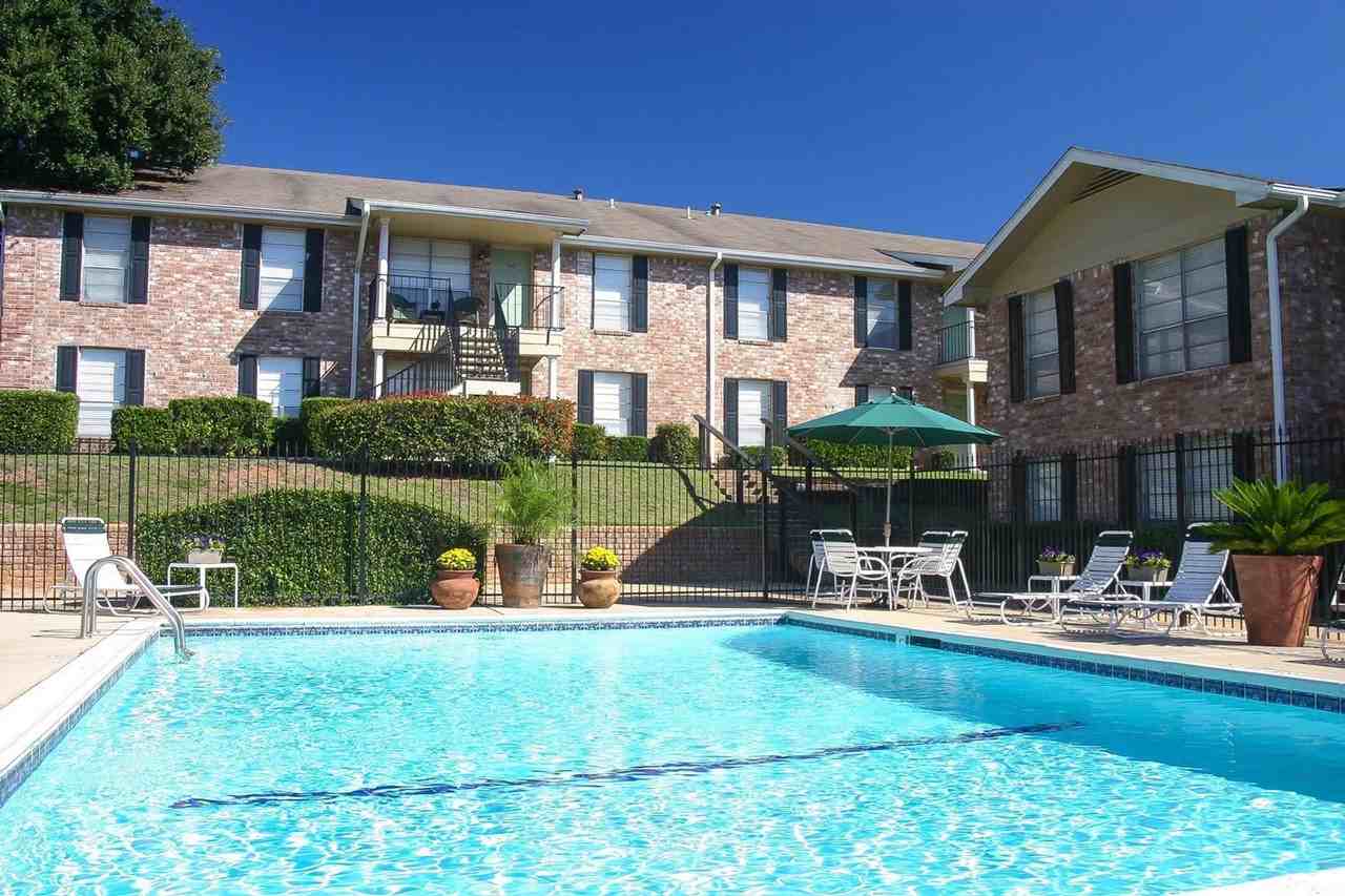 Woodhollow Apartments - Photo 3 of 5