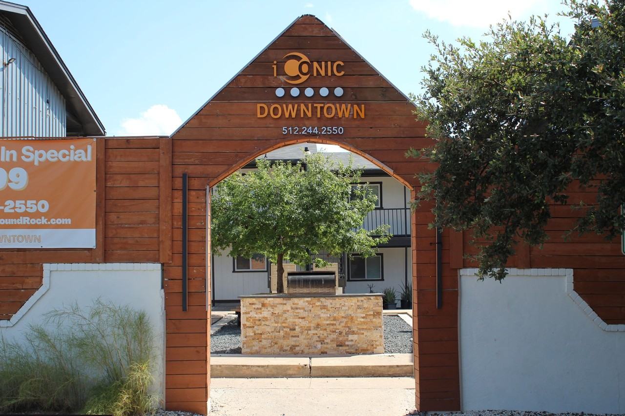 IConic Downtown - Photo 6 of 24